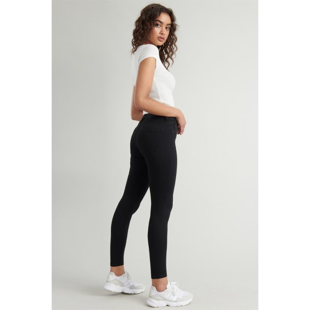 Aritzia The Castings Mid Rise Skinny Black Jeans